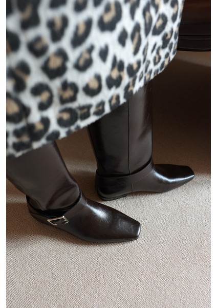 Çizme 2528 - Küt Burun Kemer Detaylı Acı Kahve Kadın Çizme fiyatları