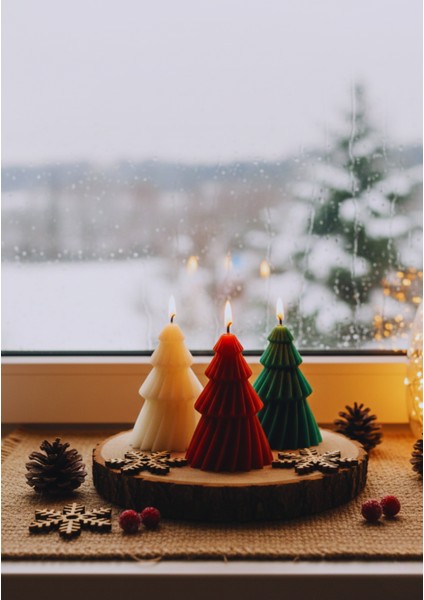 Özel Seri – 3’lü Yılbaşı Çam Mum Seti (Kırmızı – Yeşil – Beyaz) | Okyanus Kokulu | 11.5 x 7.5cm