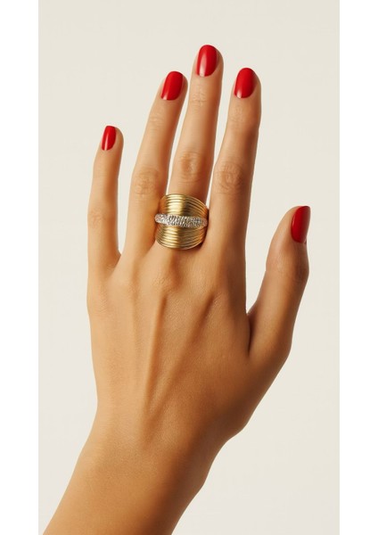 Altın Renk Geniş Tasarım Taşlı Kadın Çelik Yüzük – Parlak ve Dayanıklı Paslanmaz Çelik