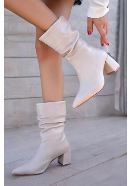 Kadın Nomire Bej Deri Büzgülü Sivri Burun Kalın Topuklu Bot