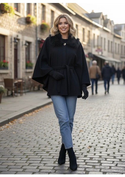 Kadın Kürk Yakalı Kuşaklı Siyah Panço – Şık Kışlık Dış Giyim