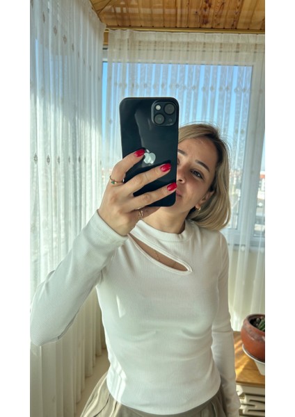 Beyaz Yaka Detaylı Triko fiyatları