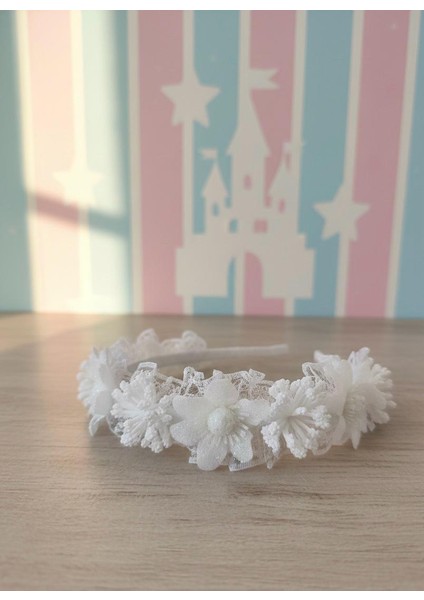 El Yapımı Çiçekli Taç Beyaz