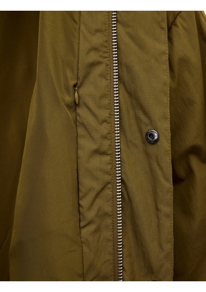 Uzun Kollu Fermuarlı Dik Yaka Kışlık Şişme Mont modelleri