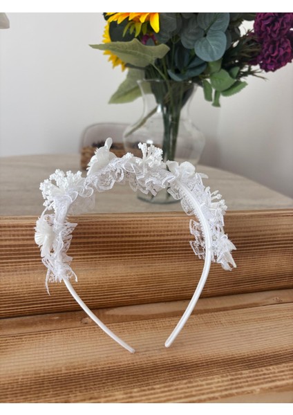 El Yapımı Çiçekli Taç Beyaz modelleri