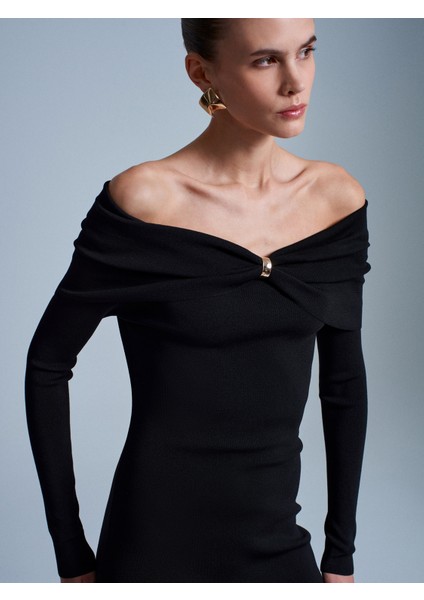 90261 Omzu Açık Fiyonk Detaylı Triko Elbise-Siyah fırsatları