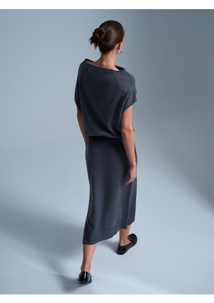 90256 Yün Karışımlı Kemerli Triko Elbise-Füme M. modelleri
