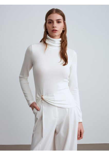 32202 Aksesuar Detaylı Balıkcı Yaka Top-Ekru fırsatları