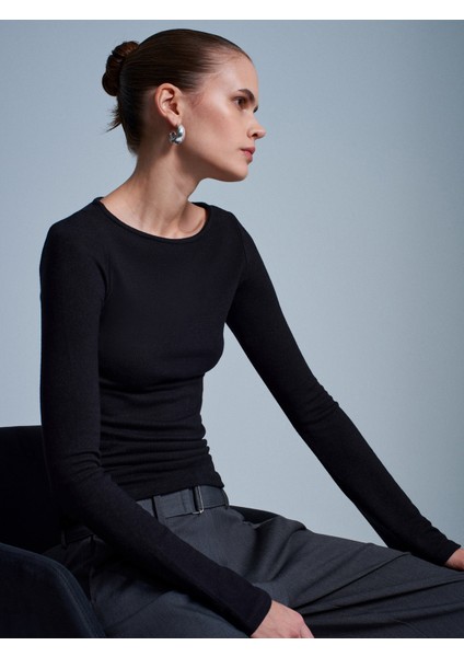 32322 Kayık Yaka Uzun Kollu Top-Siyah