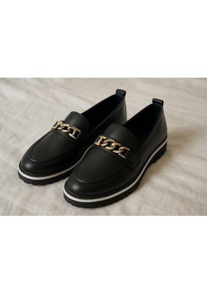 Yumuşak Taban Kadın Loafer – Zincir Detaylı Konfor Ayakkabı