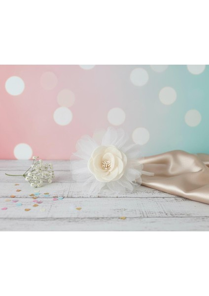 El Yapımı Gül Detaylı Tül Taç Krem