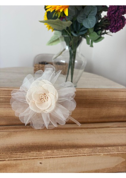 El Yapımı Gül Detaylı Tül Taç Krem fiyatları