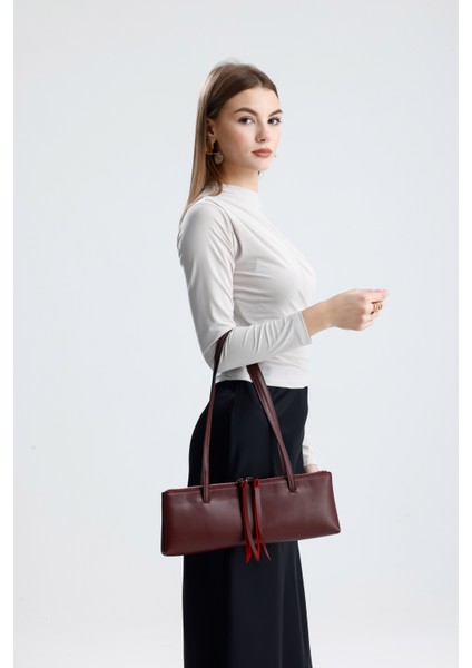 Kadın Zarif Uzun Formlu Bordo Vegan Deri Ince Omuz Askılı Modern Minimalist Kadın Baget Çanta indirimleri