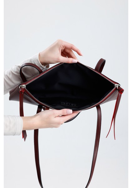 Kadın Zarif Uzun Formlu Bordo Vegan Deri Ince Omuz Askılı Modern Minimalist Kadın Baget Çanta