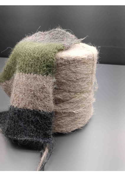 %70 Suri Alpaka El Örgü Ipi 300 Karamel