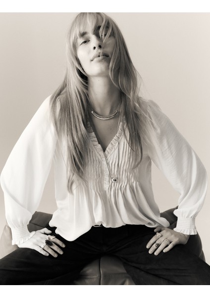 Saten V Yakalı Fırfırlı Pile Detaylı Uzun Kol Bluz fiyatları