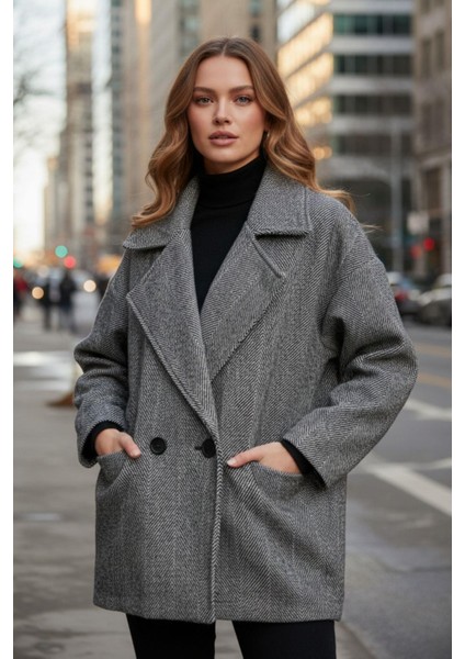 Geniş Yaka Siyah Kadın Kaban