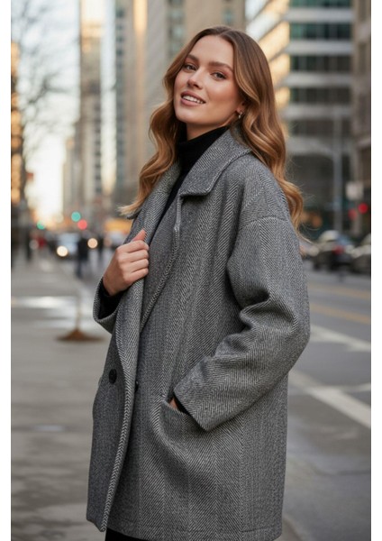 Geniş Yaka Siyah Kadın Kaban fiyatları