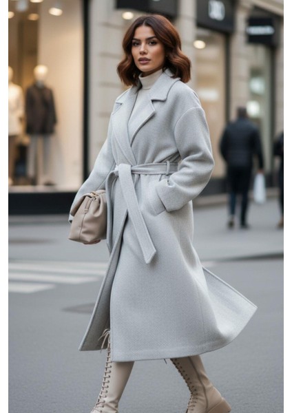 Oversize Kuşaklı Kadın Kaban – Açık Gri Modern Fit modelleri