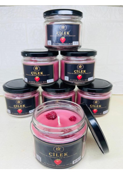 El Yapımı Çilek Kokulu Mum – Kalıcı ve Yoğun Koku – Cam Kavanozda Dekoratif Mum