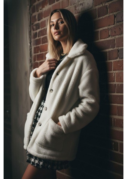 Kadın Kapüşonlu Peluş Teddy Kaban – Ekru Düğmeli modelleri