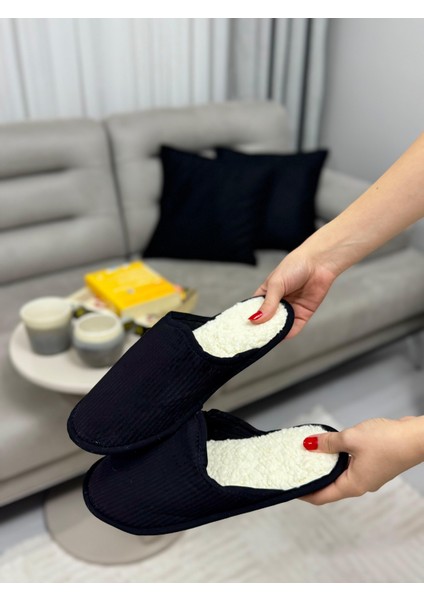Siyah Içi Kürklü Dikişli Kaymaz Taban Unisex Kışlık Ev Terliği