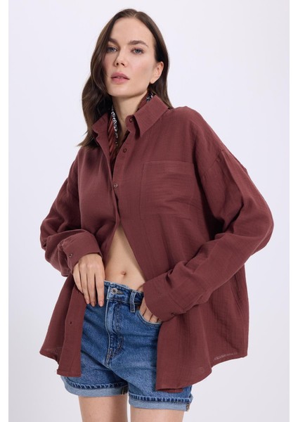 Kadın Oversize Geniş Kesim %100 Pamuk Müslin Kumaş Uzun Kollu Cepli Dokulu Kahverengi Gömlek fiyatları