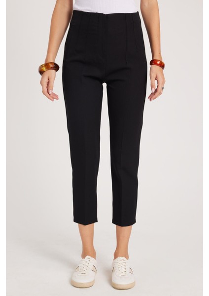 Kadın Relax Fit Rahat Kesim Yüksel Bel Dar Paça Siyah Pantolon