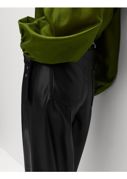 Deri Görünümlü Pantolon fırsatları