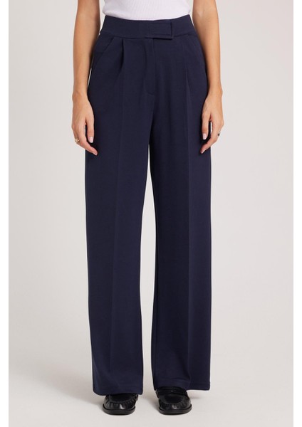 Kadın Regular Fit Klasik Kesim Cırt Kapamalı Geniş Paça Lacivert Pantolon