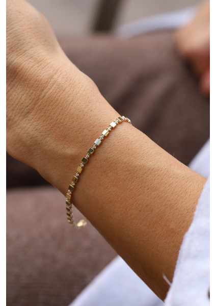 14 Ayar Altın Küp ve Tektaş Örüntülü Bileklik fiyatları