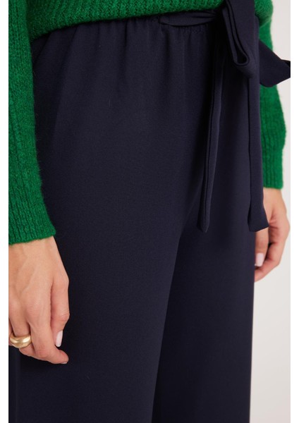 Kadın Relax Fit Rahat Kesim Lastikli Kuşak Bağlamalı Geniş Paça Lacivert Pantolon modelleri