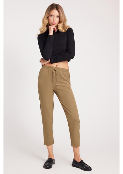 Kadın Relax Fit Rahat Kesim Yüksel Bel Dar Paça Beli Lastikli Bağcıklı haki Pantolon fiyatları