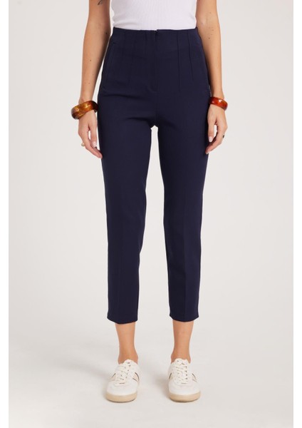 Kadın Relax Fit Rahat Kesim Yüksel Bel Dar Paça Lacivert Pantolon