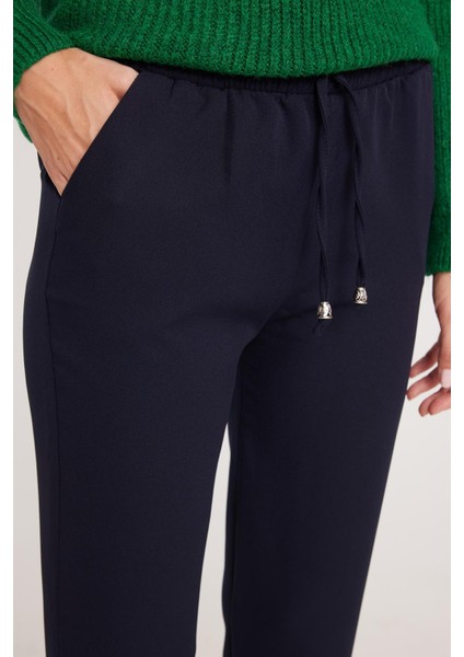 Kadın Relax Fit Rahat Kesim Yüksel Bel Dar Paça Beli Lastikli Bağcıklı lacivert Pantolon modelleri