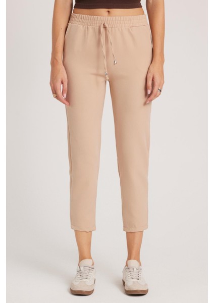 Kadın Relax Fit Rahat Kesim Yüksel Bel Dar Paça Beli Lastikli Bağcıklı açık Bej Pantolon