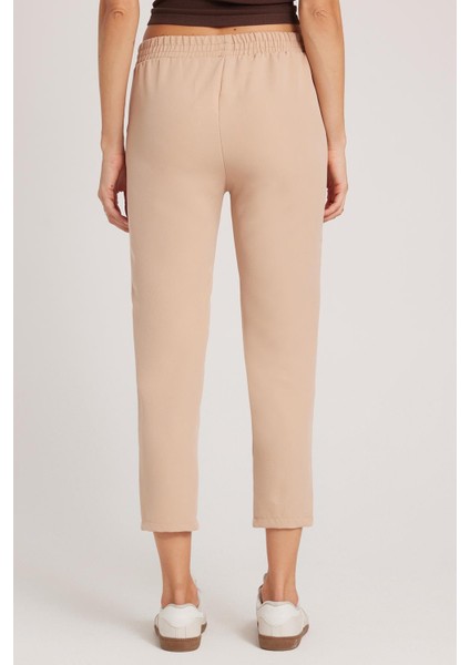 Kadın Relax Fit Rahat Kesim Yüksel Bel Dar Paça Beli Lastikli Bağcıklı açık Bej Pantolon