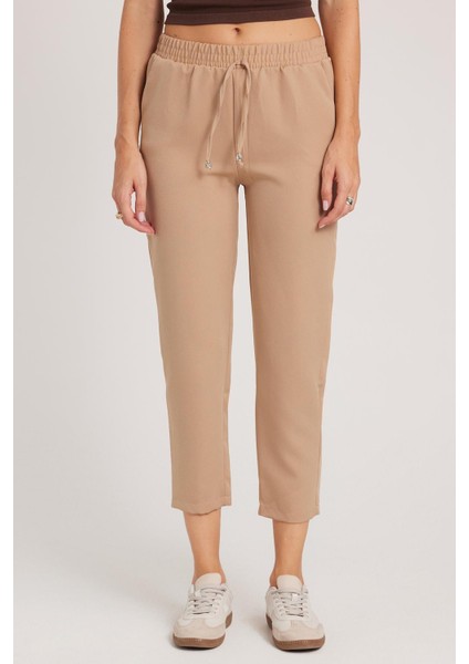 Kadın Relax Fit Rahat Kesim Yüksel Bel Dar Paça Beli Lastikli Bağcıklı bej Pantolon
