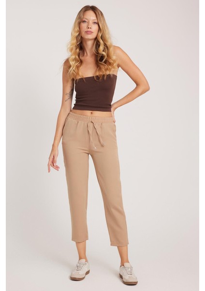 Kadın Relax Fit Rahat Kesim Yüksel Bel Dar Paça Beli Lastikli Bağcıklı bej Pantolon fiyatları