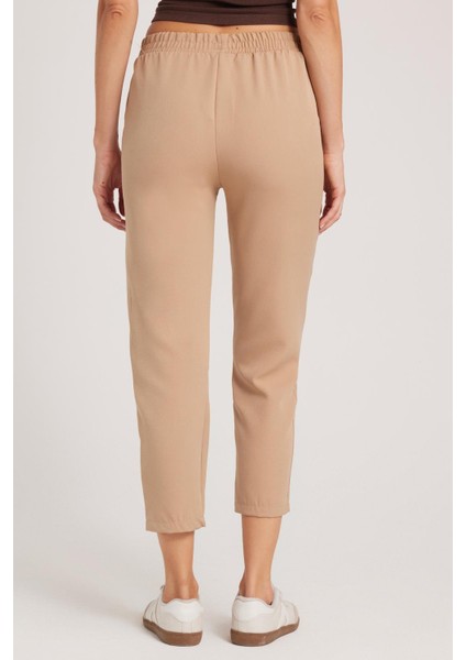 Kadın Relax Fit Rahat Kesim Yüksel Bel Dar Paça Beli Lastikli Bağcıklı bej Pantolon