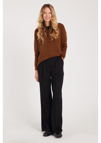 Kadın Regular Fit Klasik Kesim Yüksel Bel Geniş Paça Siyah Pantolon indirimleri