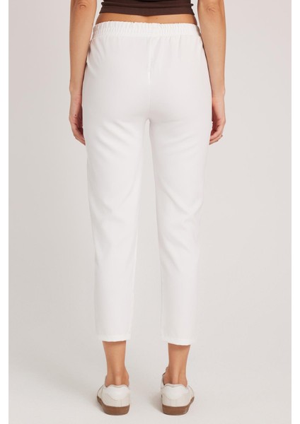 Kadın Relax Fit Rahat Kesim Yüksel Bel Dar Paça Beli Lastikli Bağcıklı beyaz Pantolon