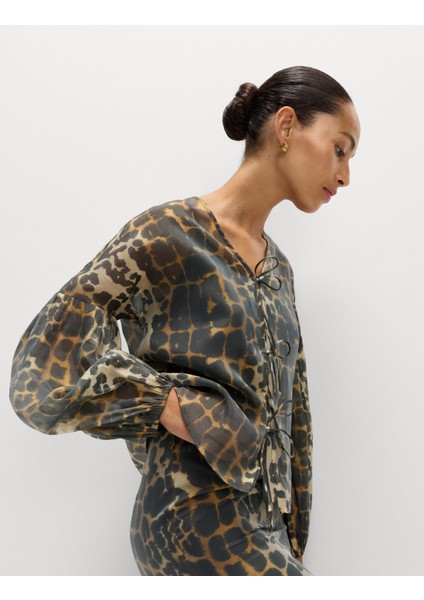 Desenli V-Yaka Bağlamalı Bluz fiyatları