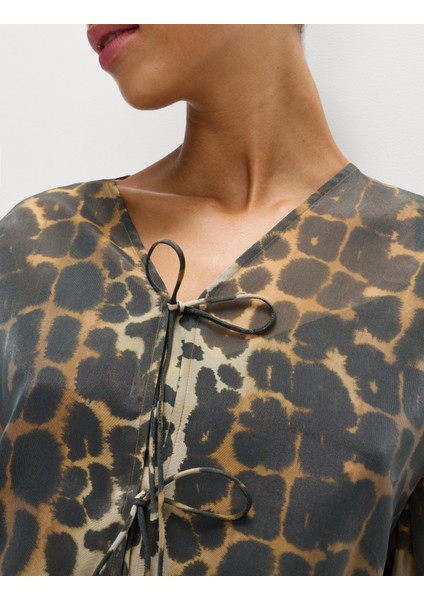 Desenli V-Yaka Bağlamalı Bluz fırsatları