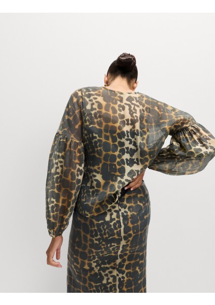 Desenli V-Yaka Bağlamalı Bluz indirimleri