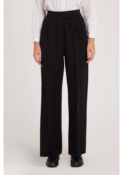 Kadın Regular Fit Klasik Kesim Cırt Kapamalı Geniş Paça Siyah Pantolon