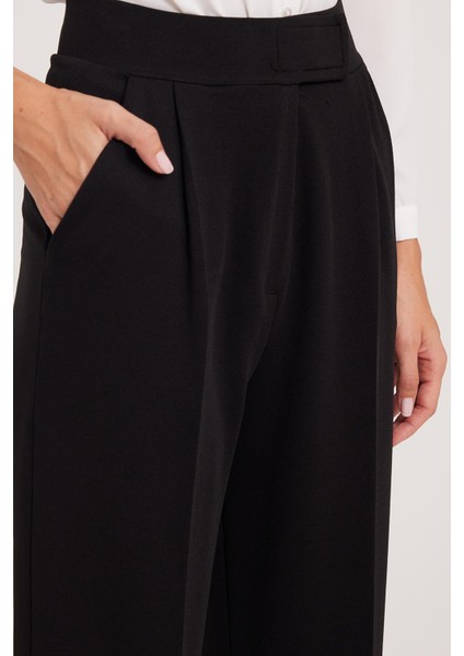 Kadın Regular Fit Klasik Kesim Cırt Kapamalı Geniş Paça Siyah Pantolon modelleri