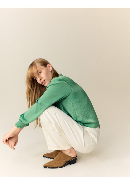 Saten V Yakalı Fırfırlı Pile Detaylı Uzun Kol Bluz