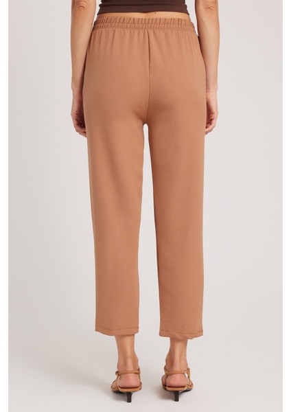 Kadın Relax Fit Rahat Kesim Yüksel Bel Düz Paça Beli Lastikli Açık Bej Pantolon