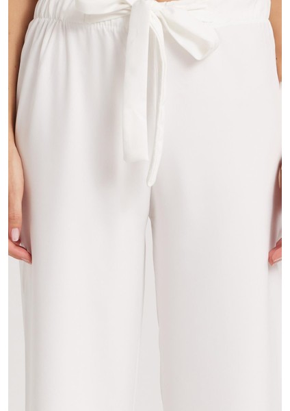 Kadın Relax Fit Rahat Kesim Lastikli Kuşak Bağlamalı Geniş Paça Beyaz Pantolon modelleri
